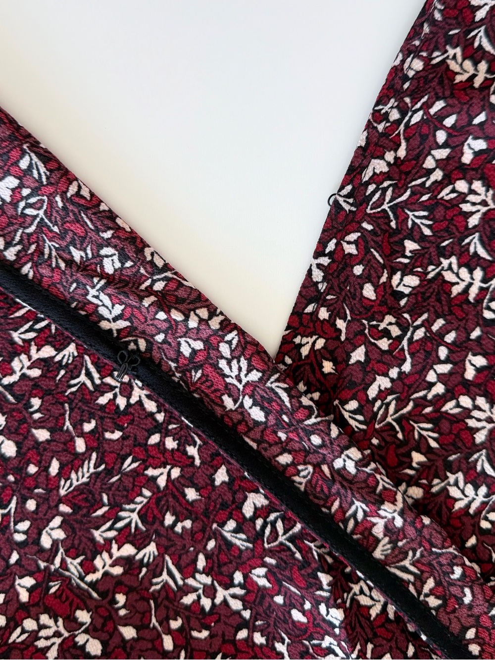 Michael Kors Floral Smocked Mini Dress Burgundy Long Sleeve V-Neck Size S - Picture 7 of 16